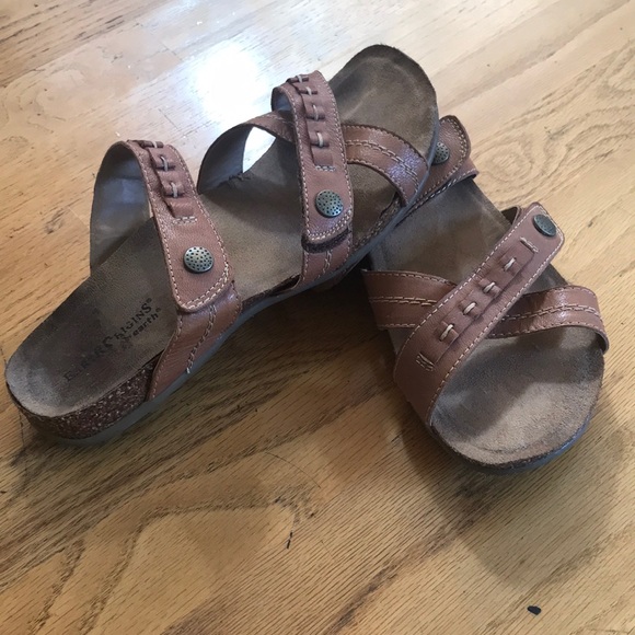 Brown leather sandals w/ adjustable Velcro straps - Picture 3 of 8
